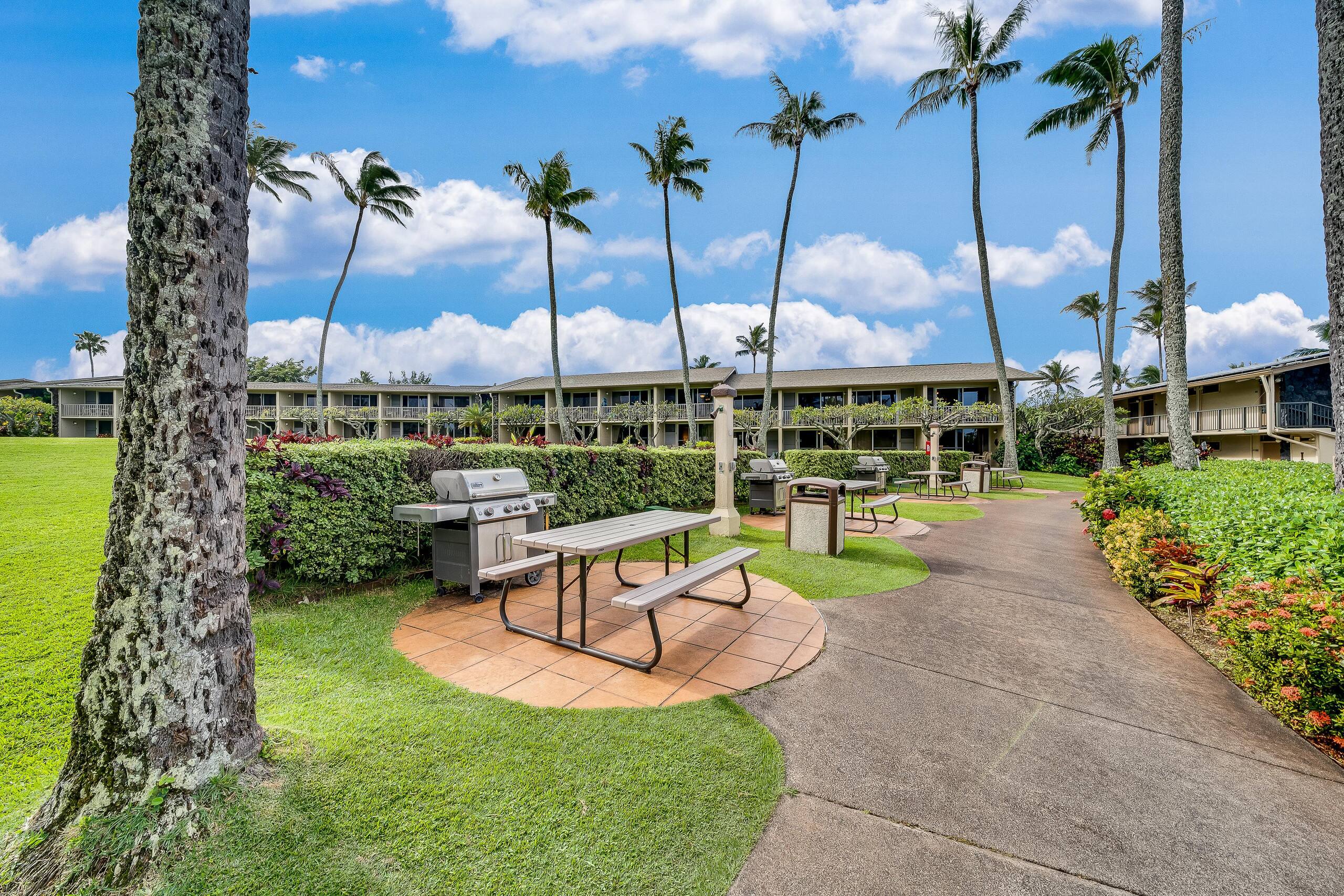Garden View Second Floor Studio at Napili Shores – - Image 86