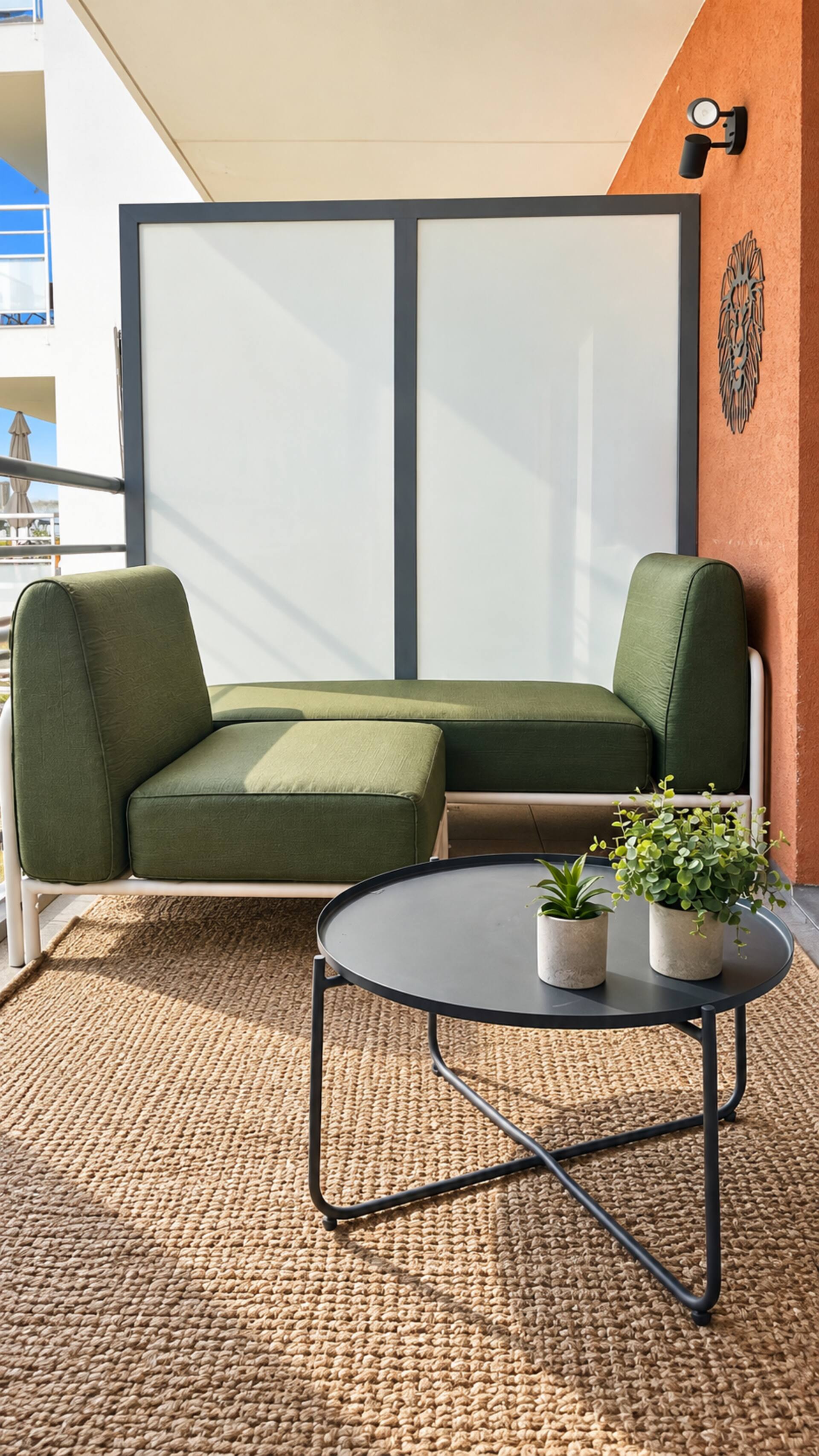 Right in the heart of the city • Private garage • Terrace • Train station 5 min