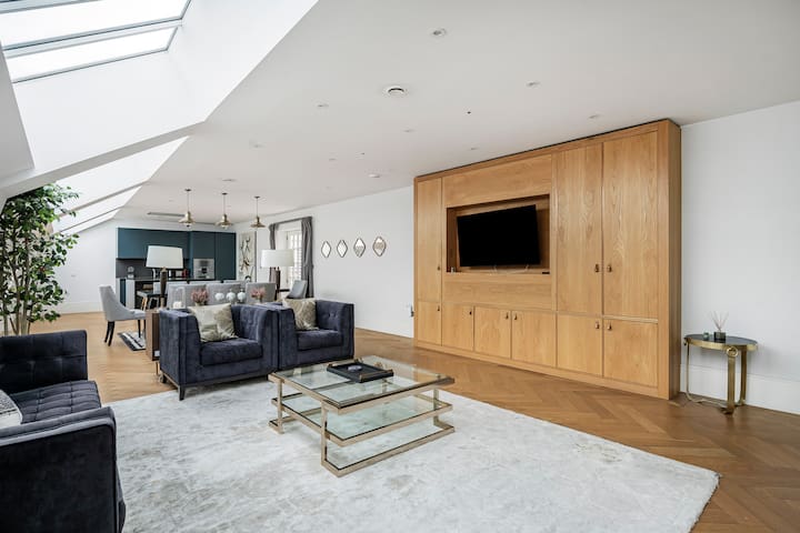 Luxury 3-Bed in Covent Garden, Stunning Views
