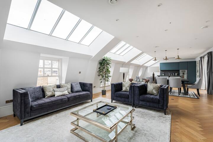 Luxury 3-Bed in Covent Garden, Stunning Views gallery image 3