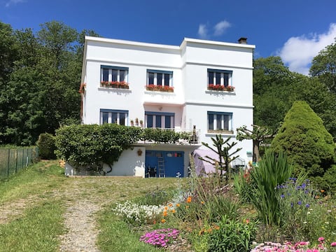 Private, Spacious Apt w/ Mountain Views & Pool