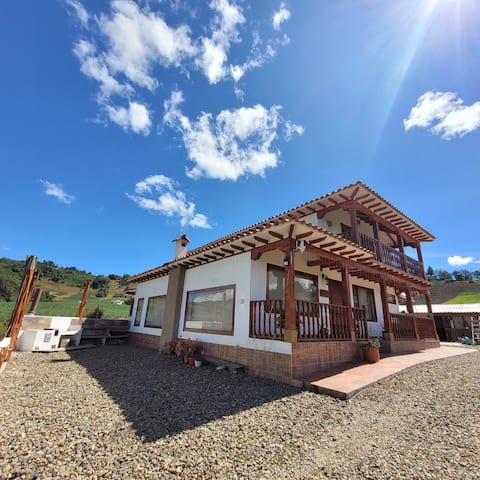 Beautiful Rustic Cabaña con vista a la Laguna.