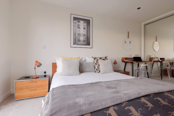 Modern & Comfortable Flat | Tobacco Dock | Wapping - Condominiums for Rent  in Greater London, England, United Kingdom