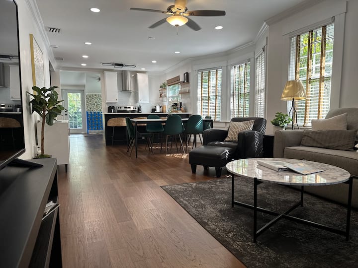 Bungalow Oasis | Palm Yard, King Bed Near Downtown - Tampa, FL