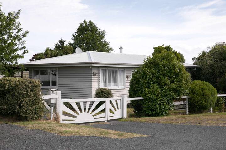 Walk To Town And Lake! - Central - Taupo