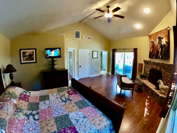 Master Suite with Real Wood Fireplace, Walk-in Closet and Jacuzzi Bathroom, Fire Tv, Prime Video, Netflix and more