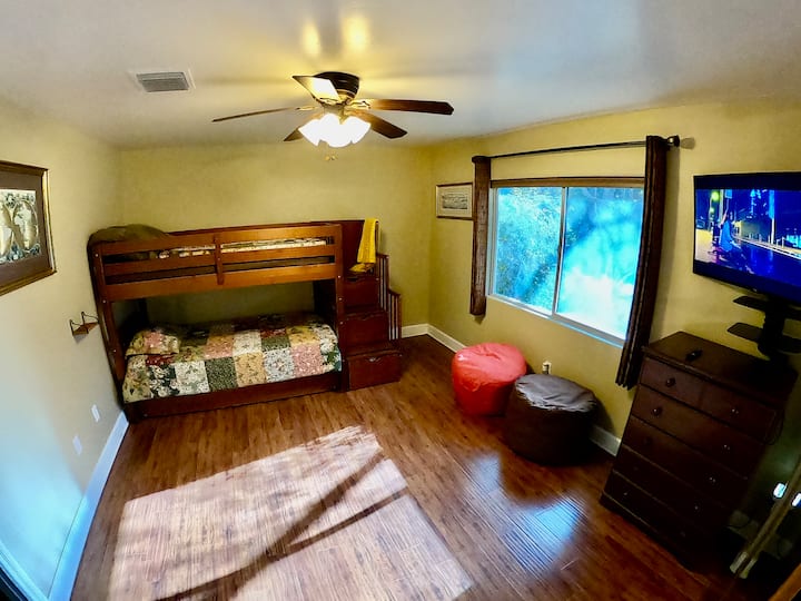 "Bunk Bedroom" with Fire TV, streaming Games, Prime Video, Netflix and more