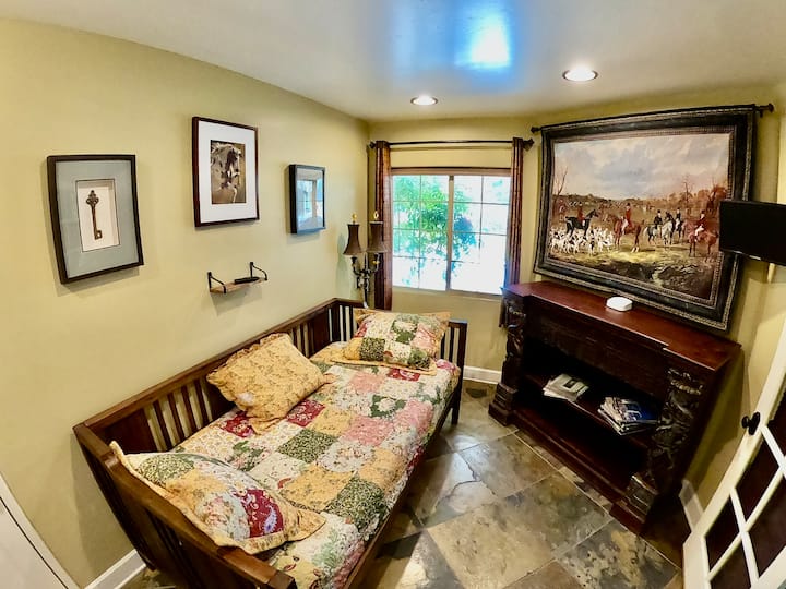 "Hall Bedroom" with Closet, Fire TV, Prime Video, Netflix and more