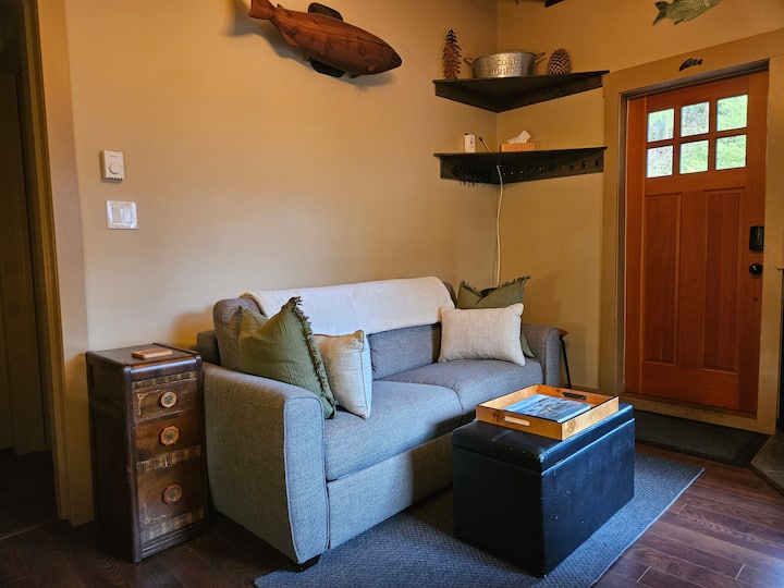 Rachael's Retreat | Woodstove & Fire Pit - Port Renfrew