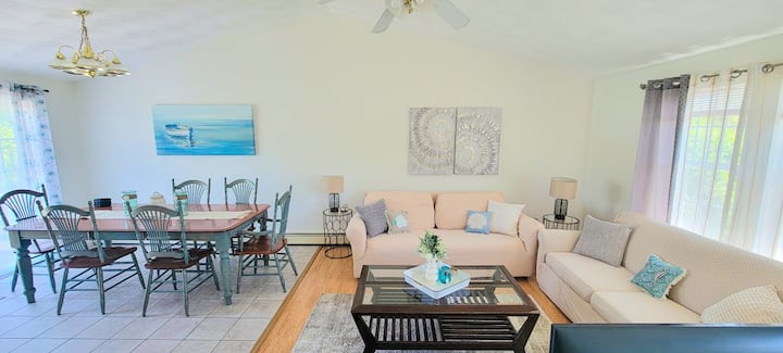 5-bdrm Dog Friendly Family Home Minutes To Beaches - Narragansett, RI