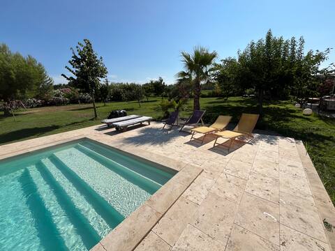 Pool villa in the countryside 40 mins from Aix en Pce