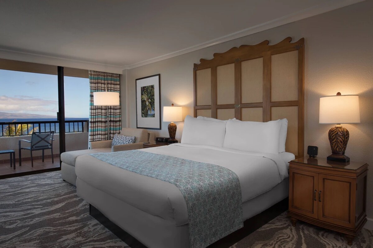 Dormitorio principal (la ubicación de la villa se asignará el día de tu llegada. Esta villa está garantizada para ser una villa frente al mar según los estándares de Marriott).