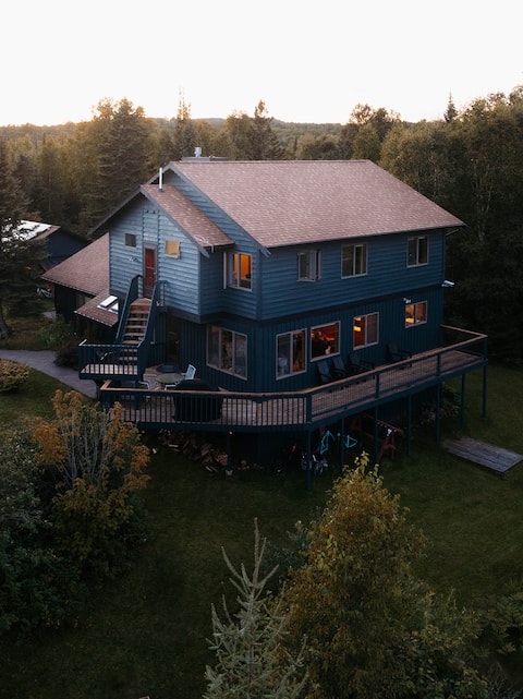 5 min to town, Lake views, Hiking trails & Sauna