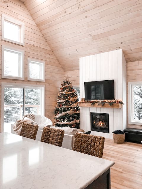 Cozy Riverview Cottage Nestled in the Woods