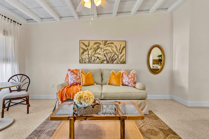 Luxury Beach Bungalow | Walk To Dining & Sunset - Indian Rocks Beach, FL