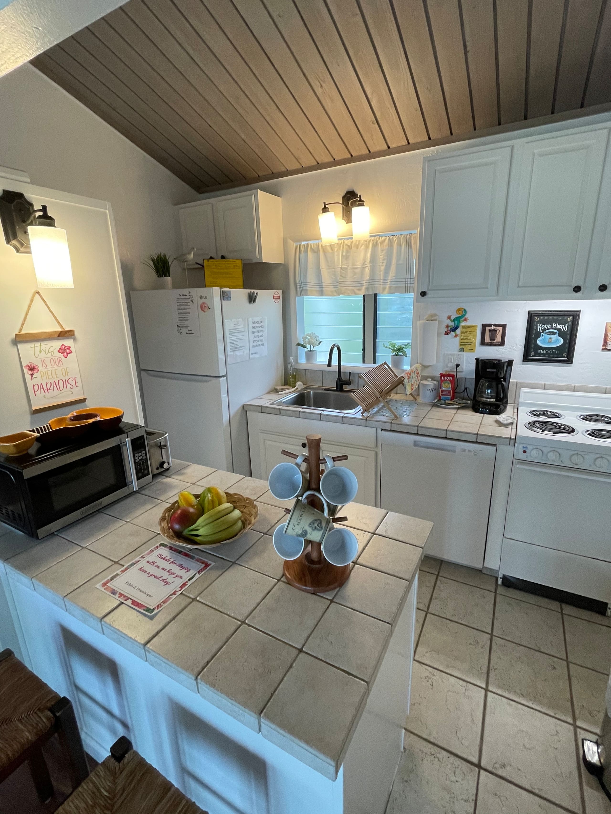 Condo in Kailua-Kona · ★4.86 · 1 bedroom · 1 bed · 1 bath - Image 16