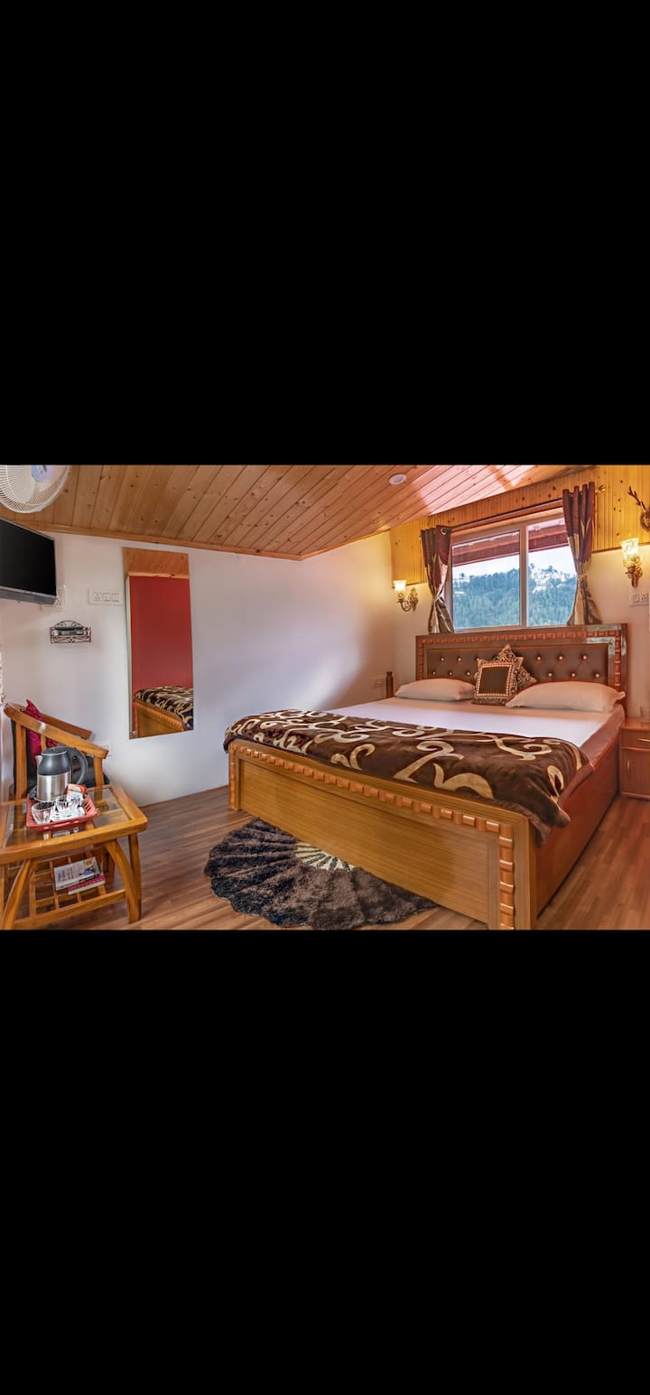 Room|sittingarea|parking|10mintuesmallroadbycar - Shimla