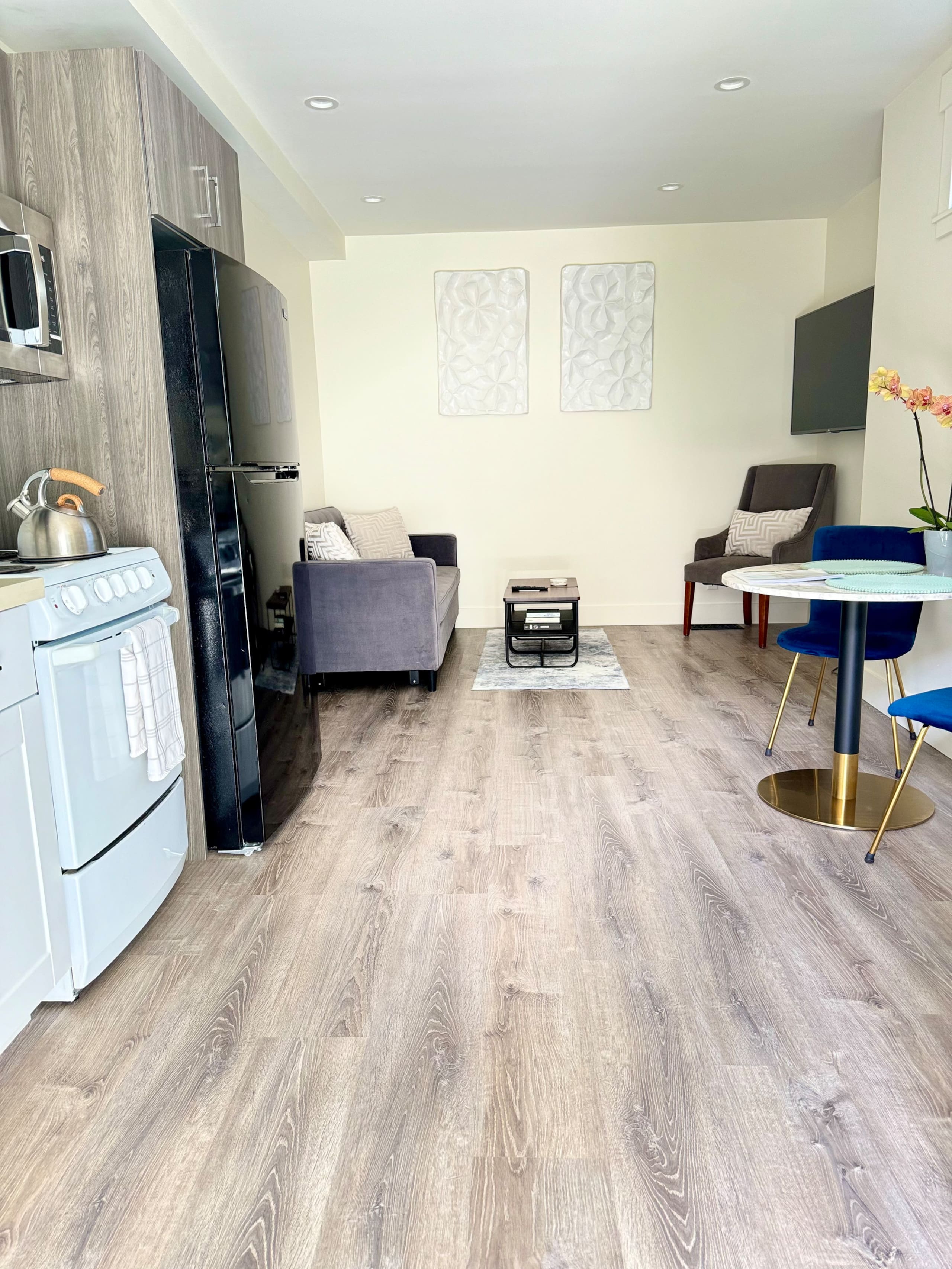 Home in South San Francisco · ★4.94 · 1 bedroom · 1 bed · 1 private bath - Image 5
