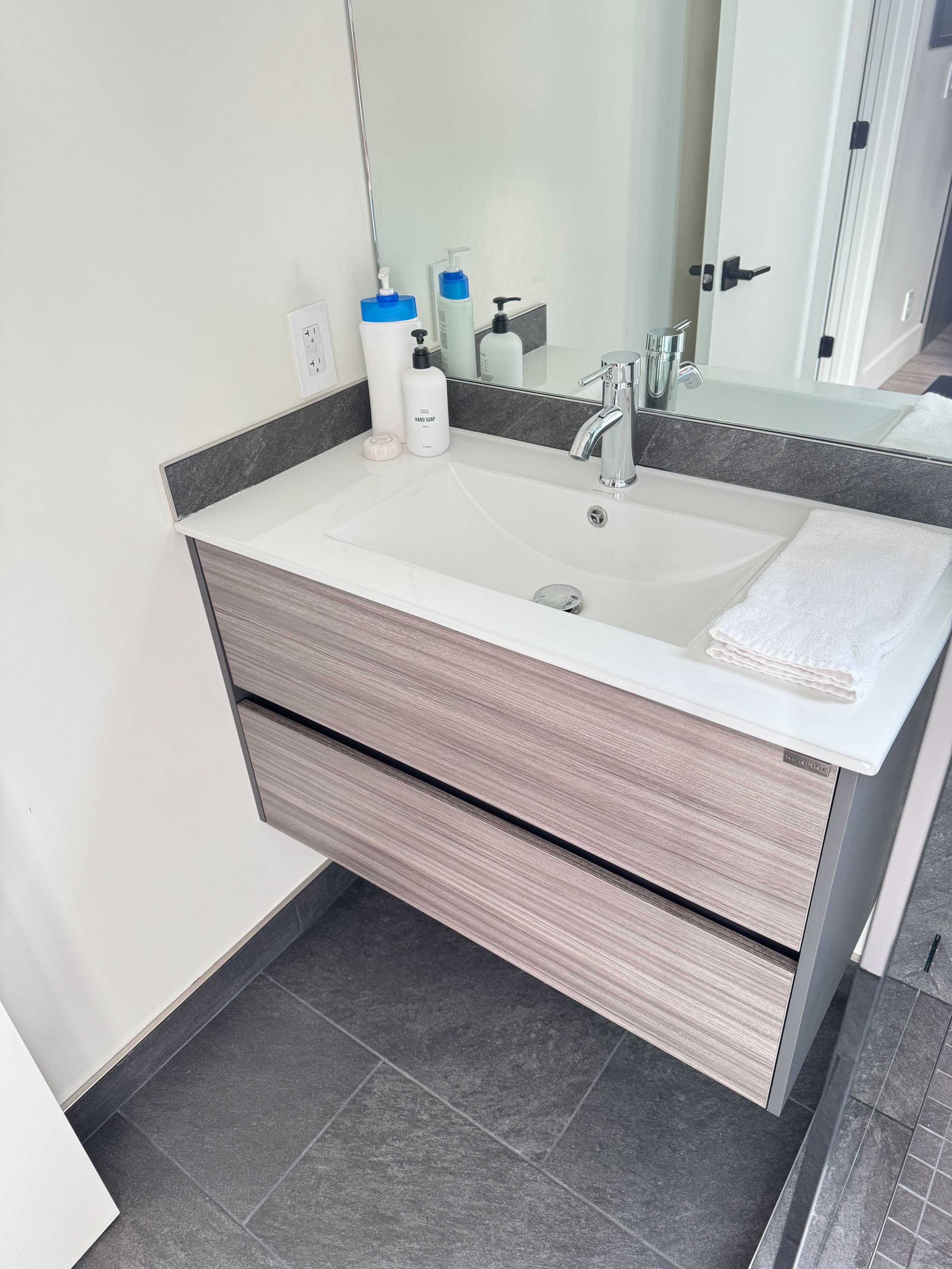 Home in South San Francisco · ★4.94 · 1 bedroom · 1 bed · 1 private bath - Image 10