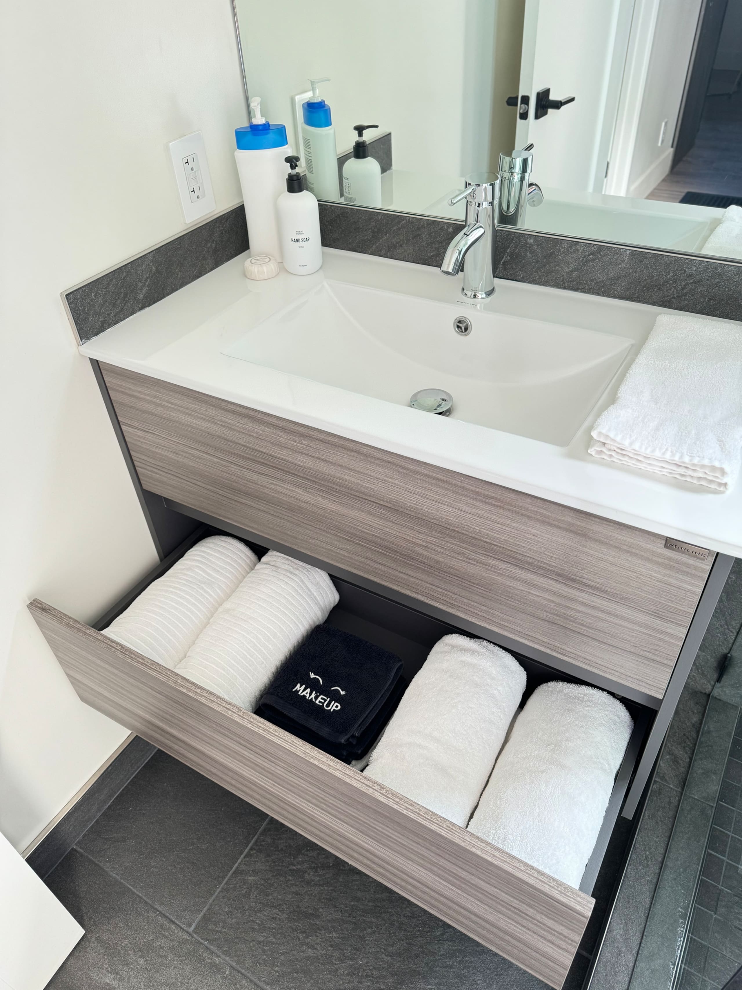 Home in South San Francisco · ★4.94 · 1 bedroom · 1 bed · 1 private bath - Image 12