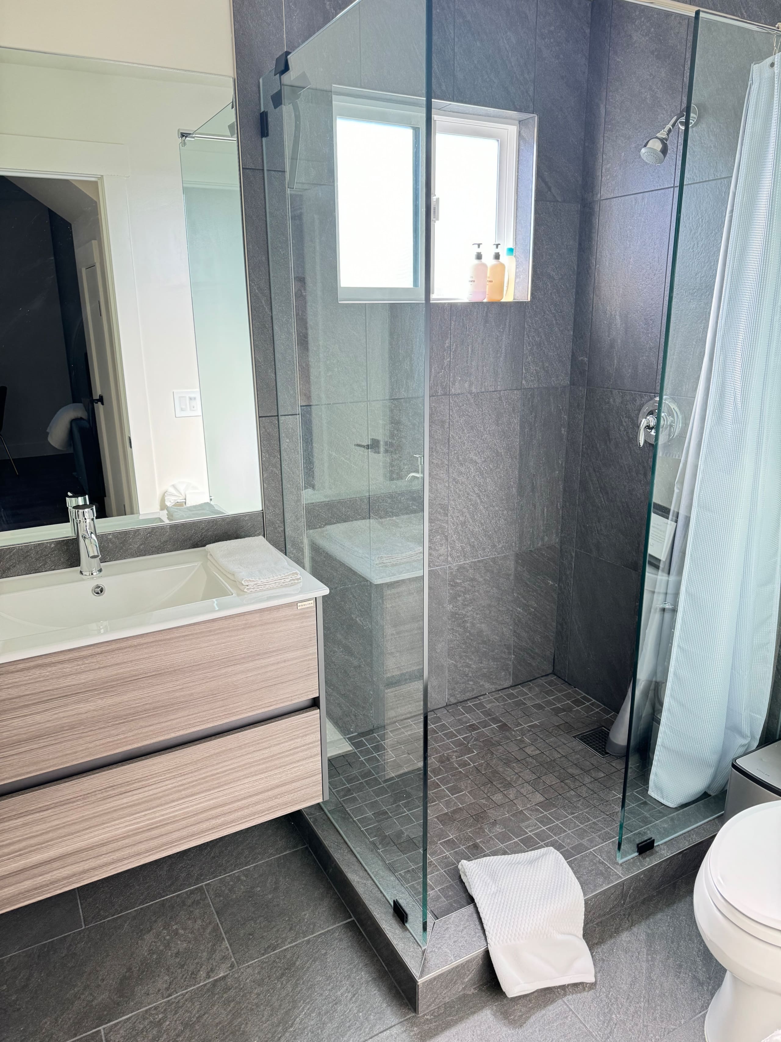 Home in South San Francisco · ★4.94 · 1 bedroom · 1 bed · 1 private bath - Image 9