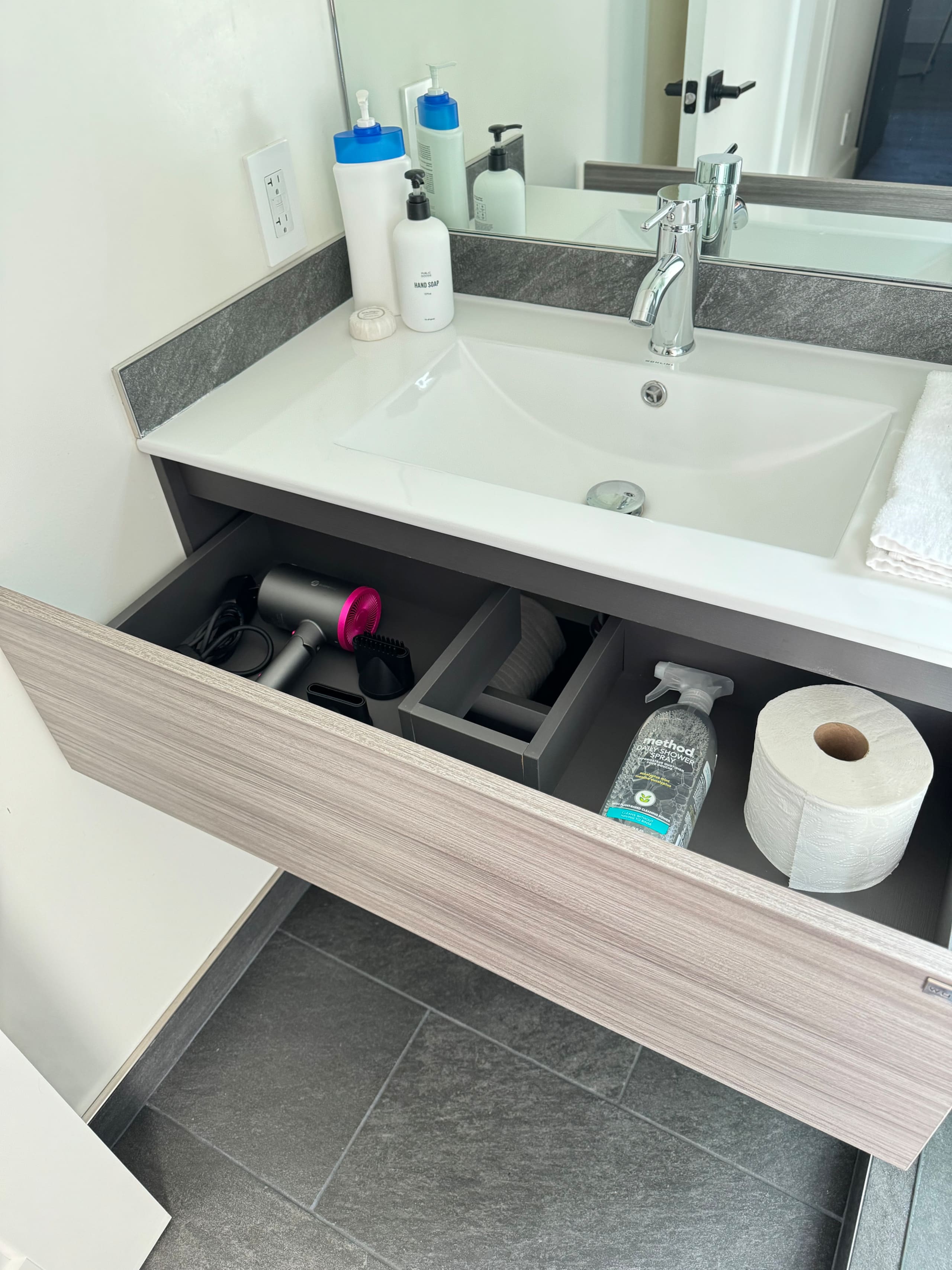 Home in South San Francisco · ★4.94 · 1 bedroom · 1 bed · 1 private bath - Image 11
