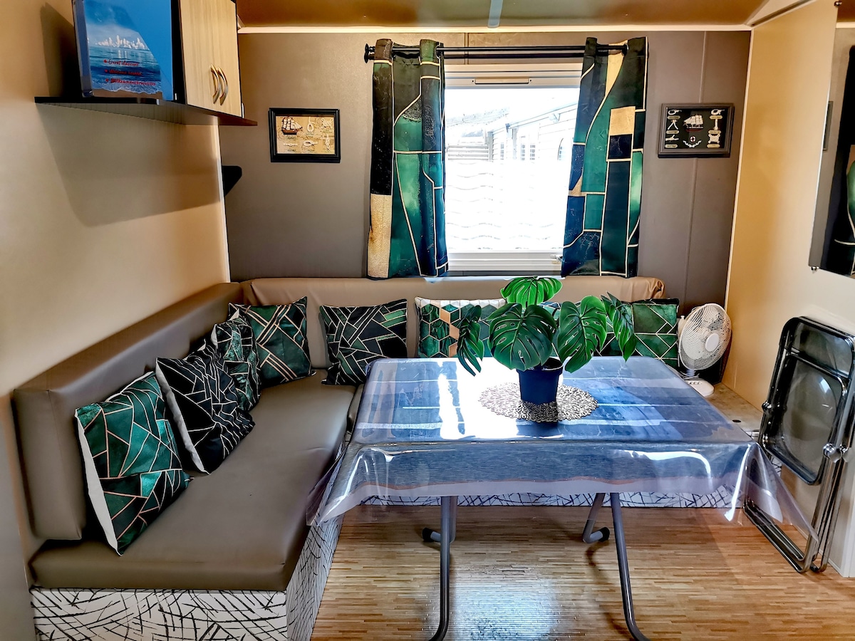 Top performing Airbnb: Mobile home, 3 bedrooms, sea view, 2 TVs, air conditioning in Le Portel