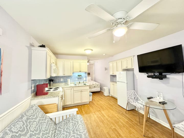 1st Floor • Kitchen • Pool • Private Beach •Pet Ok - Pine Knoll Shores, NC