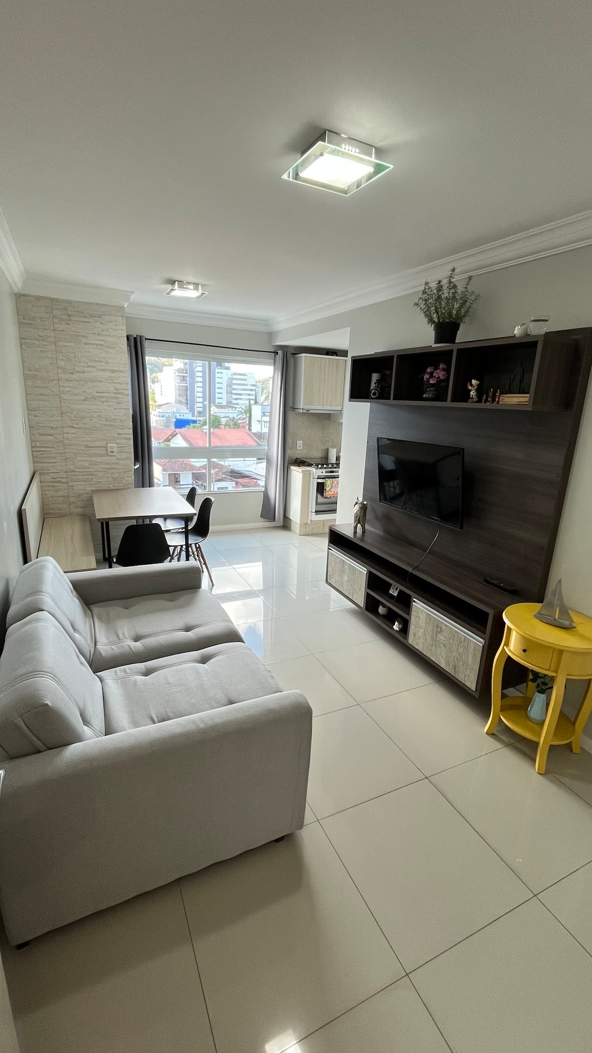 Dnevni boravak s
Kauč i TV