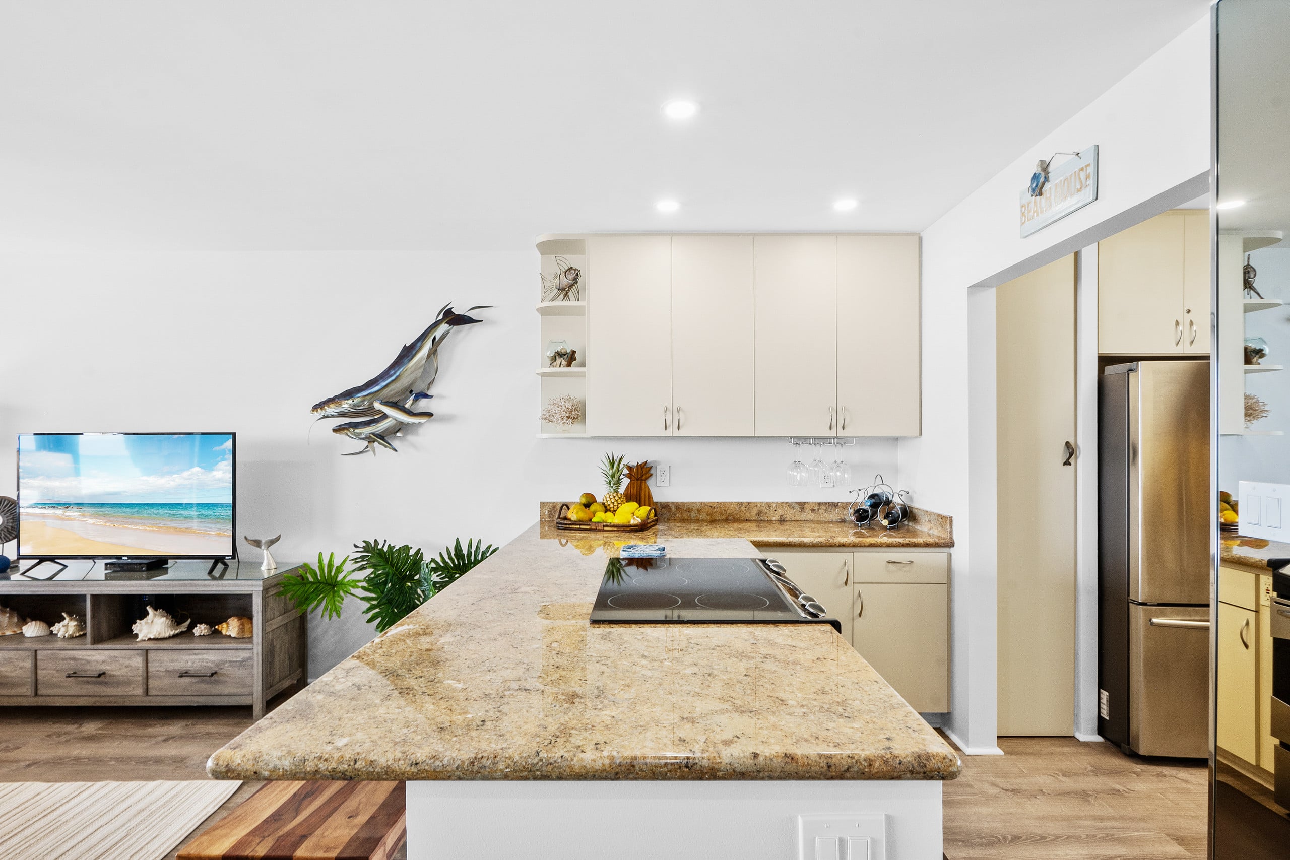 Condo in Lahaina · ★5.0 · 1 bedroom · 3 beds · 1 private bath - Image 25