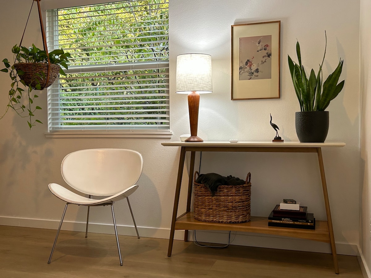 Popular Airbnb listing: A Modern Cottage: One Bedroom, Full Kitchen & Bath in Chico