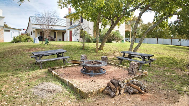 The Rock House Hideaway - TANK HOUSE - Houses for Rent in