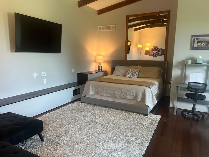 ห้องนอน KSU พร้อมเตียงคิงไซส์