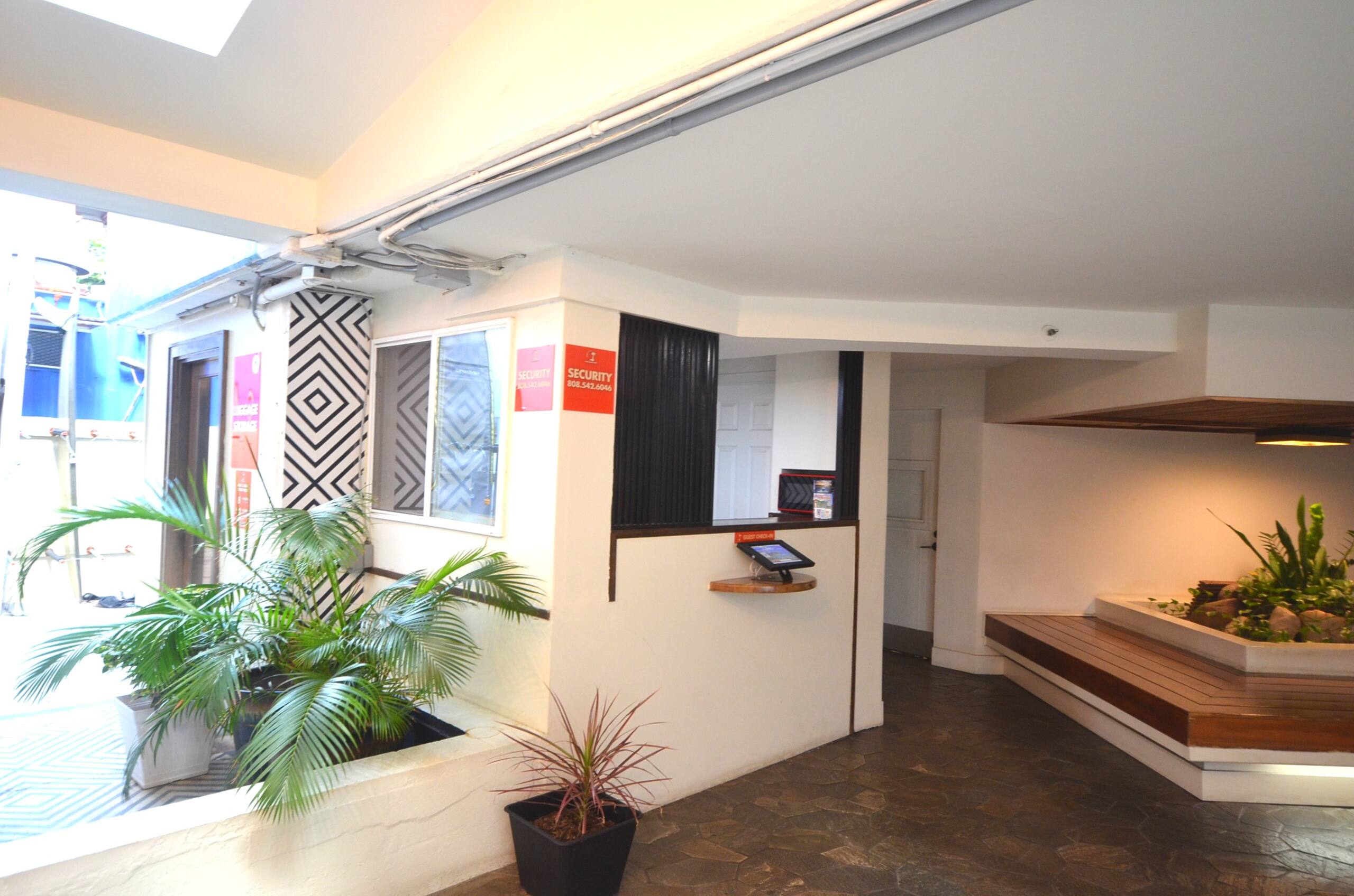 Condo in Honolulu · ★4.54 · Studio · 1 bed · 1 private bath - Image 6