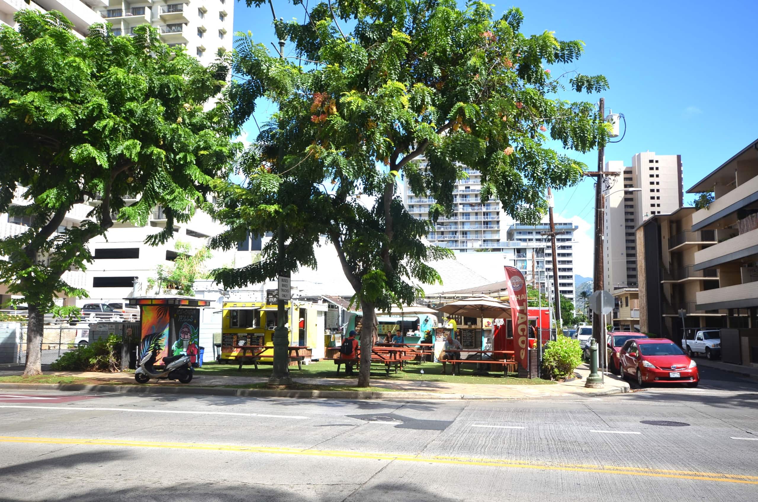 Condo in Honolulu · ★4.54 · Studio · 1 bed · 1 private bath - Image 16