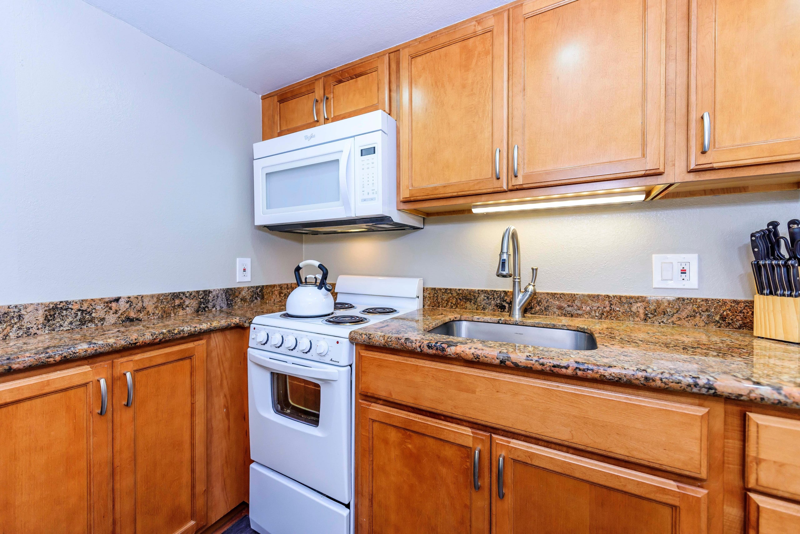 Condo in Lahaina · ★4.74 · 1 bedroom · 1 bed · 1 bath - Image 18