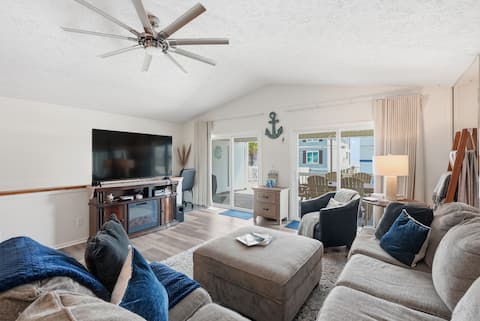 Successful Airbnb property: Gary Beach Getaway Gulf view and steps from Beach! in Panama City / Panama City Beach