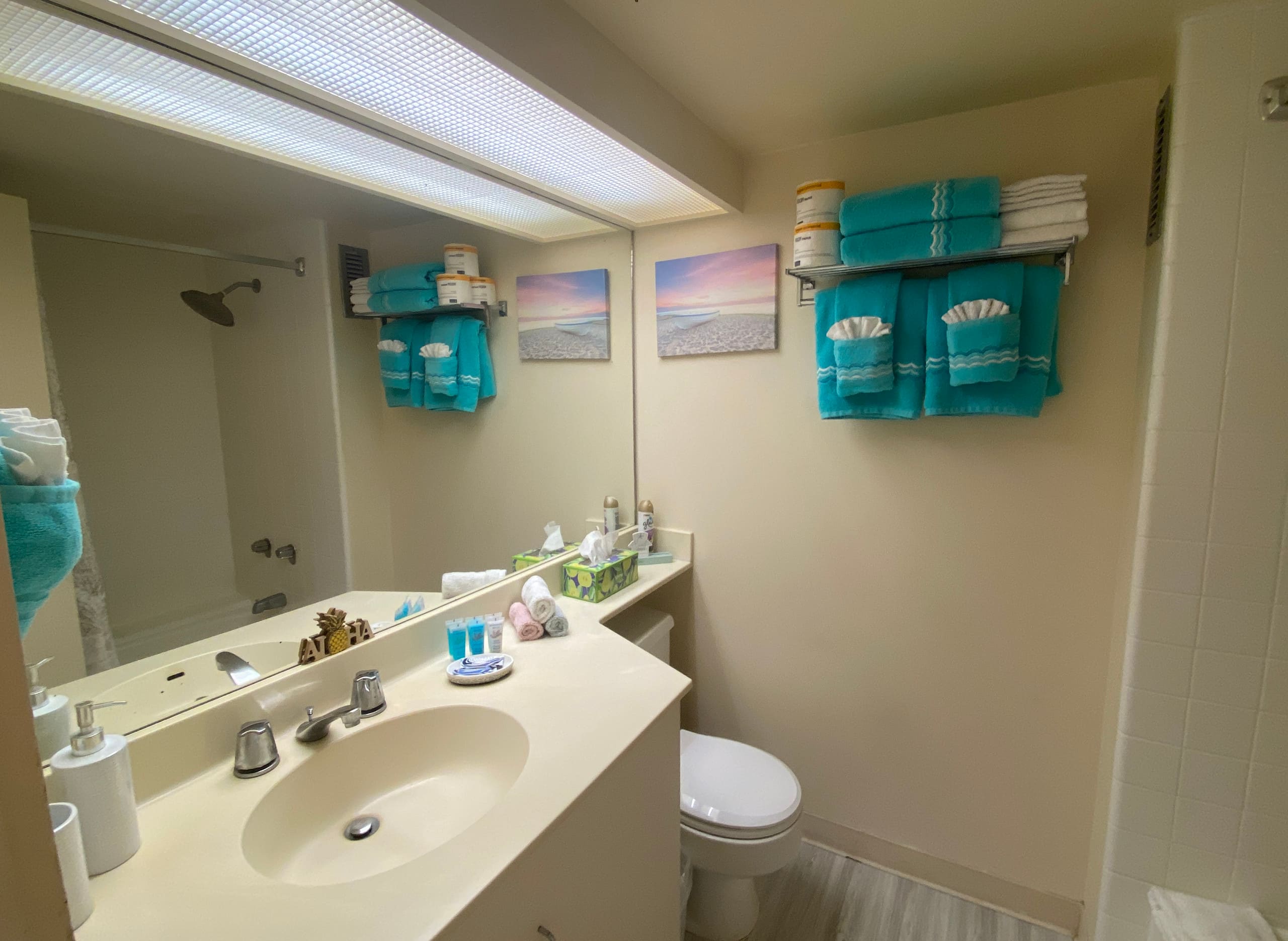 Lovely King Bed FREE Assigned Parking Pool Waikiki - Image 29