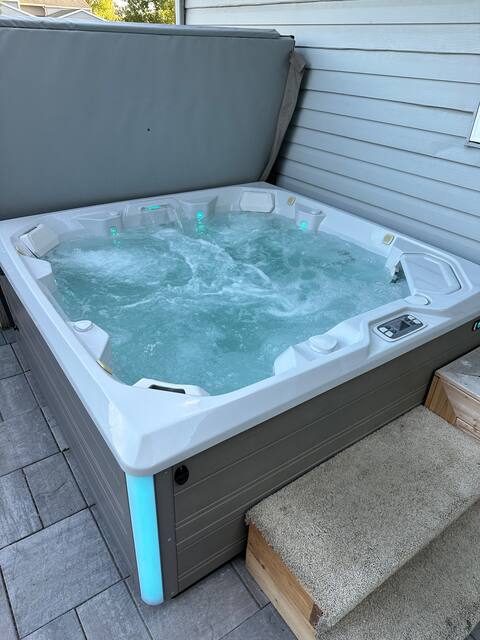 Ultimate Gathering Pad 
Huge 8BR 6BA GameRM HotTub