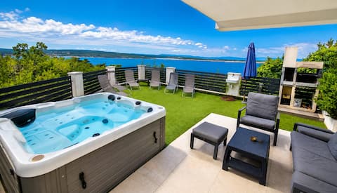 Villa MM • Sea View, Pool & Sauna