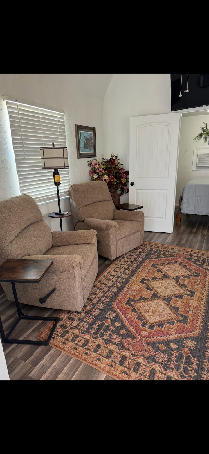 Happy Tiny House Hideaway - Carlsbad, NM