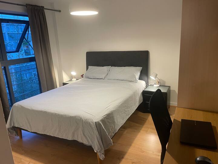 Dormitorio principal con baño en suite