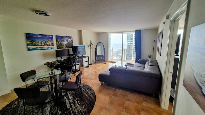 36th Floor Suite W/ City Skyline And Bay Views - Miami, FL