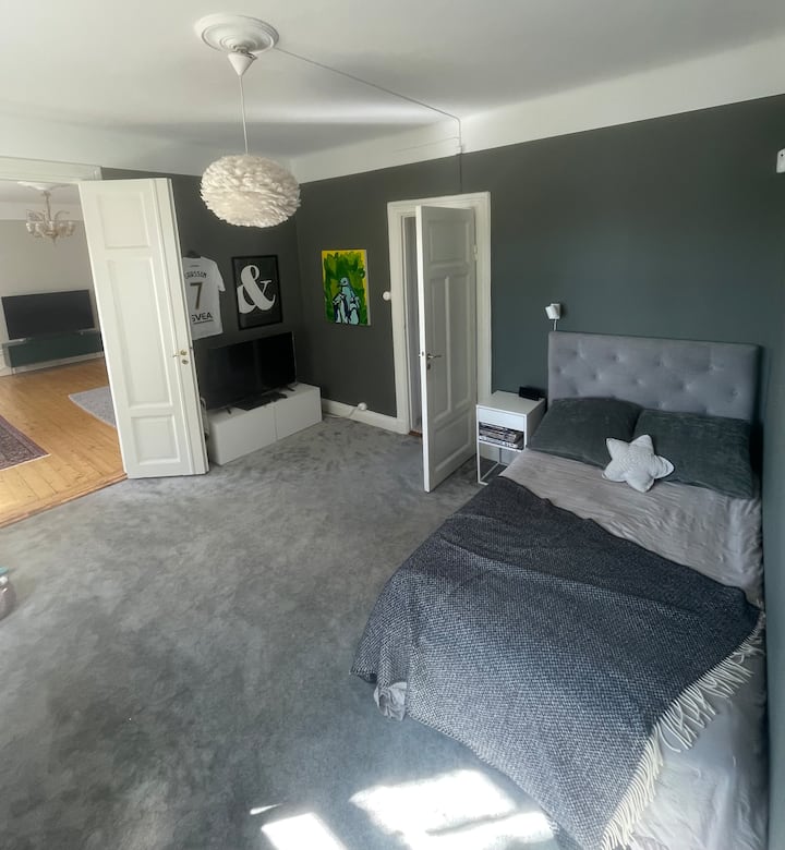 Спална соба со кревет од 120 см