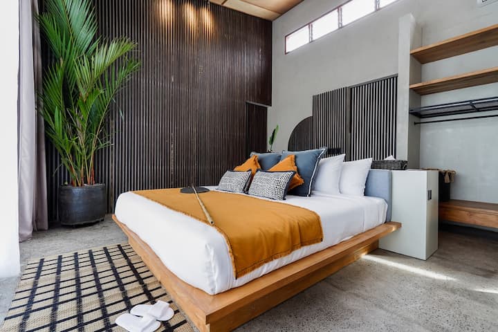 Dhoma e gjumit 2 është një nga dhomat e gjumit më të mëdha me pamje nga pishina. 