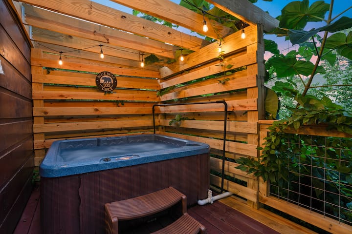 Sleeps 8, 5min To Dollywood 1 Mi To Pkwy King Bed Game Room/hot Tub - Pigeon Forge, TN