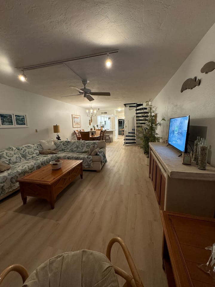 Two Bedroom Oasis, Steps From Pool And Ocean - Islamorada, FL