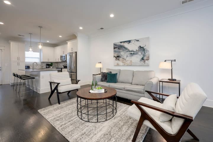 Modern Townhome | Perfect For Friends & Family