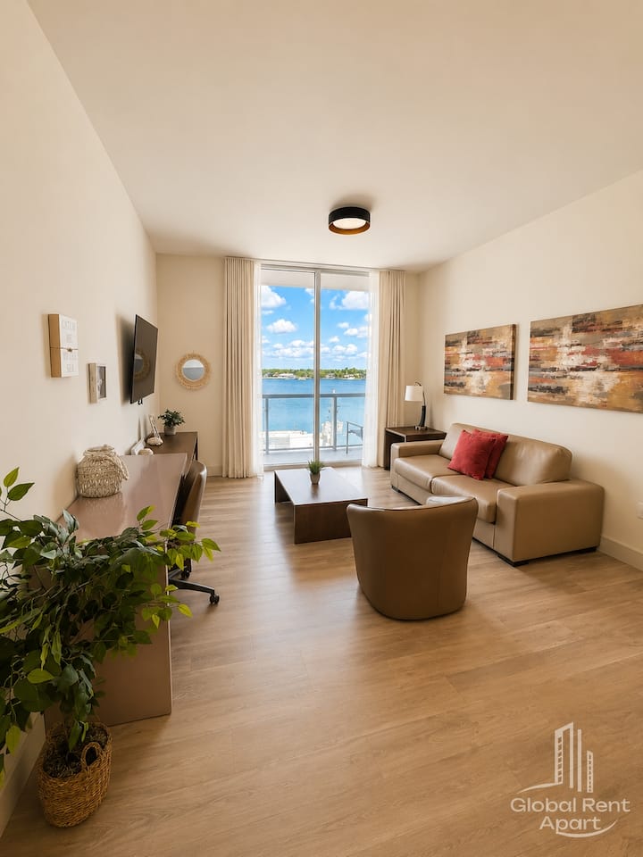 Spacious & Luxurious Beachfront Retreat - 2 Bdr - Hollywood, FL