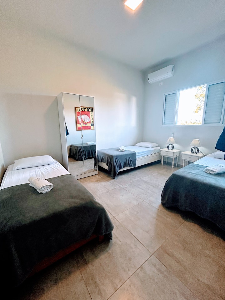 Chumba cha kulala 4, Vitanda 3 vya mapacha